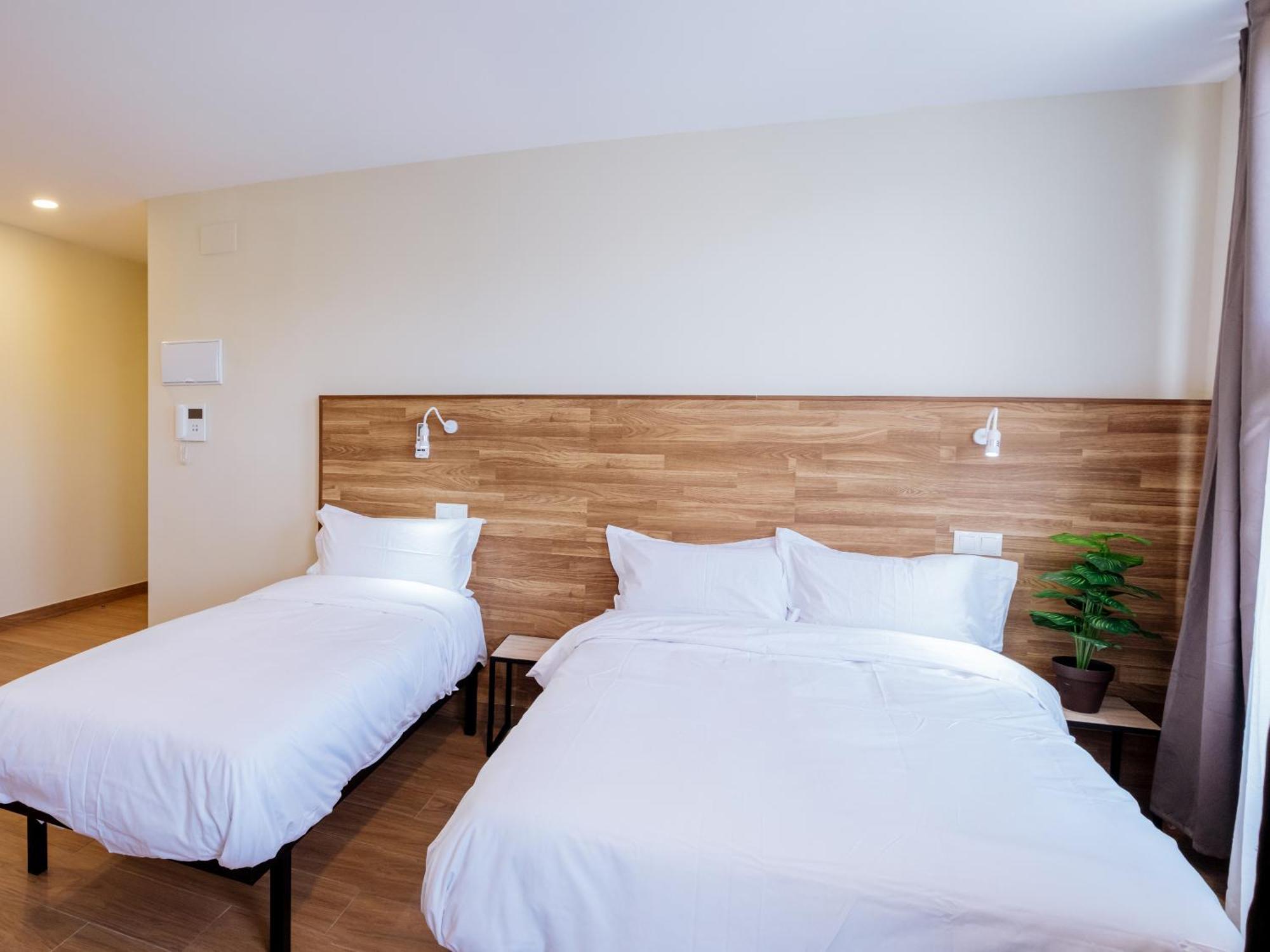 Apartahotel Golden Alcala 알칼라데에나레스 외부 사진